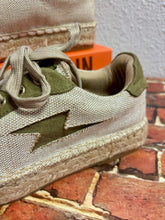 Charger l'image dans la galerie, Baskets éclair beige et kaki à semelle espadrille Vanessa Wu - April