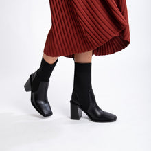 Charger l'image dans la galerie, Bottines chaussettes noires - COCO