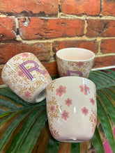 Charger l&#39;image dans la galerie, Tasse lettre alphabet