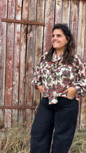 Charger l'image dans la galerie, Blouse écrue fleurie à col lavallière Lila - Orfeo