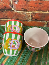 Charger l&#39;image dans la galerie, Tasse lettre alphabet