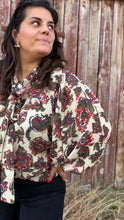 Charger l'image dans la galerie, Blouse écrue fleurie à col lavallière Lila - Orfeo