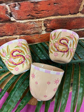 Charger l&#39;image dans la galerie, Tasse lettre alphabet