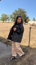 Charger l'image dans la galerie, Veste noire effet cuir coupe oversize Auburn - Grâce &amp; Mila