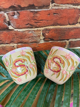 Charger l&#39;image dans la galerie, Tasse lettre alphabet