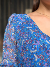 Charger l'image dans la galerie, Robe bleue marine à fleurs - Marlise