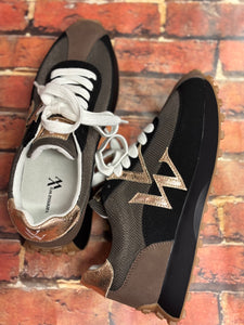 Baskets monogramme Pia beige et noir à semelle running - Vanessa Wu