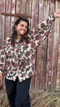 Charger l'image dans la galerie, Blouse écrue fleurie à col lavallière Lila - Orfeo