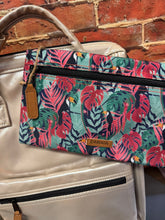 Charger l'image dans la galerie, Pochette avant LLOGARA PASS