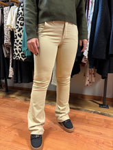 Charger l&#39;image dans la galerie, Pantalon Flare HAPPY - Hailey denim