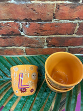 Charger l&#39;image dans la galerie, Tasse lettre alphabet