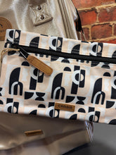 Charger l'image dans la galerie, Pochette avant COMTAL CASTLE