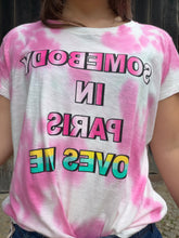 Charger l'image dans la galerie, T-shirt tie &amp; dye "Somebody in Paris loves me" - Lou