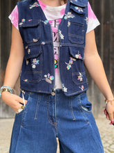 Charger l'image dans la galerie, Veste sans manches en jean brodée fleurs pailletées - Ruby