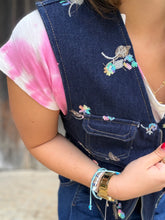 Charger l'image dans la galerie, Veste sans manches en jean brodée fleurs pailletées - Ruby
