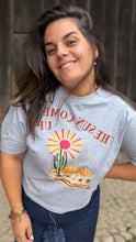 Charger l'image dans la galerie, T-shirt imprimé désert "The Sun Comes Up" - Stella