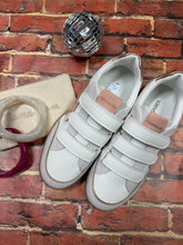 Charger l'image dans la galerie, Baskets Aura Emblem - Vanessa Wu