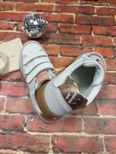 Charger l'image dans la galerie, Baskets Aura Emblem - Vanessa Wu