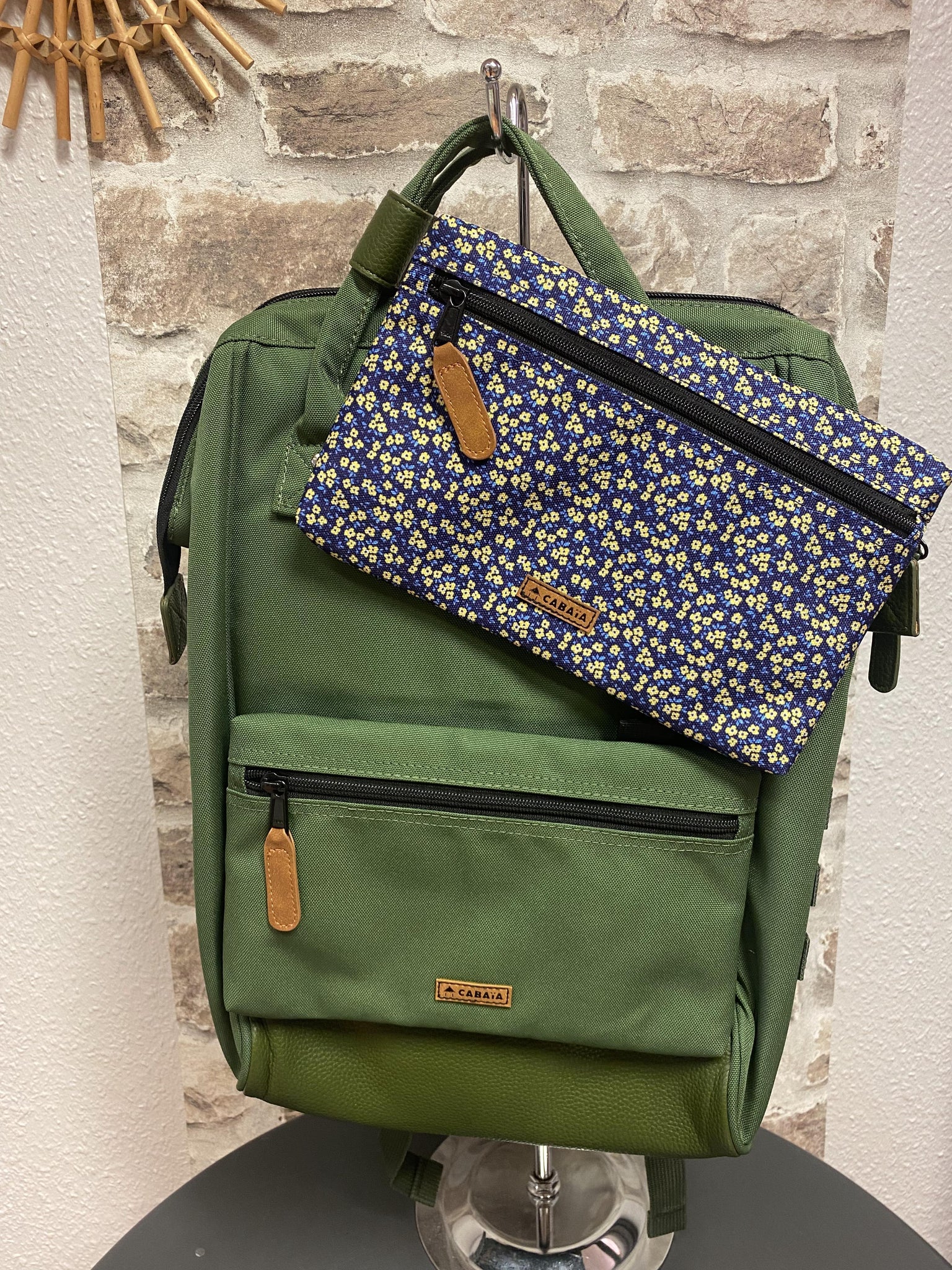 1 sac de voyage + 2 poches / CABAIA / Seoul / Couleur : vert
