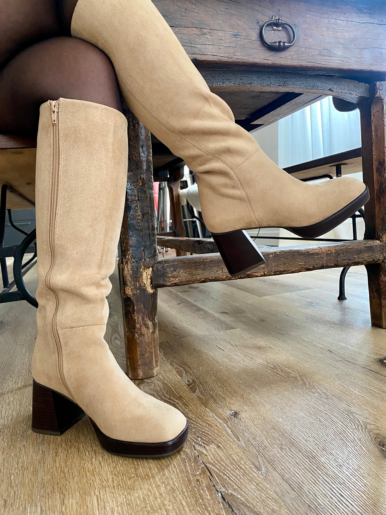 WENDY - Bottes beiges en daim à talons hauts WENDY - Bottes beiges en daim à talons hauts